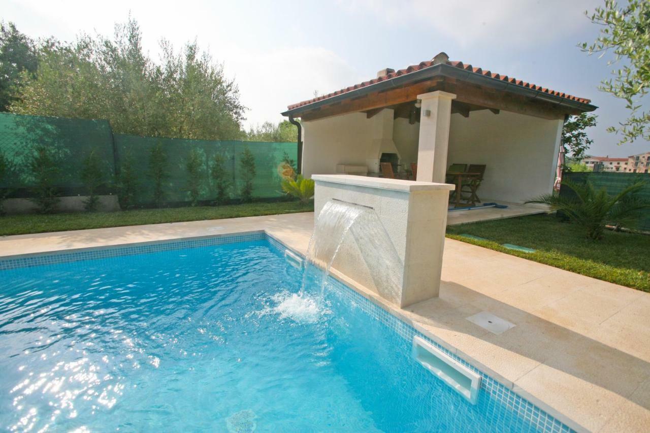 פורץ Apartments Maras מראה חיצוני תמונה